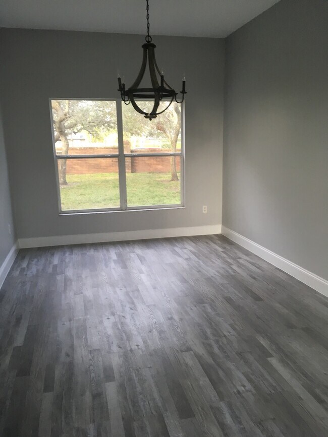 Foto del edificio - Updated Spacious Home in Oviedo
