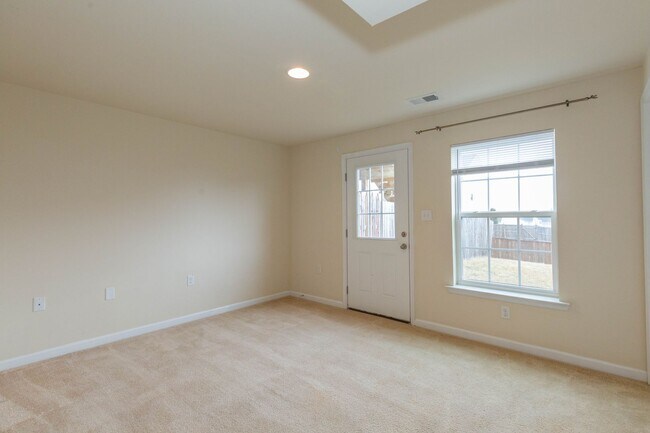 Foto del edificio - 3 Bed, 2.5 Bath, Townhouse in Hedgesville, WV