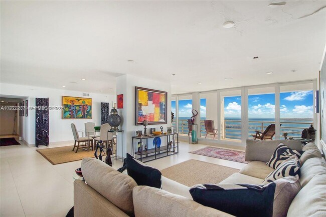 Building Photo - 1541 Brickell Ave