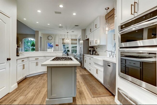 Building Photo - 5523 Island Breeze Dr