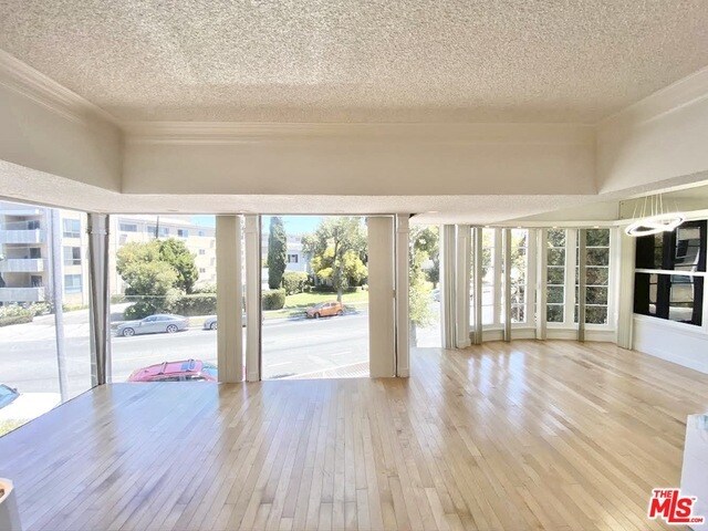 Foto del edificio - 485 S Roxbury Dr