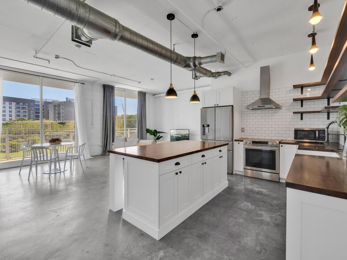 Foto principal - 444 NE 30th St