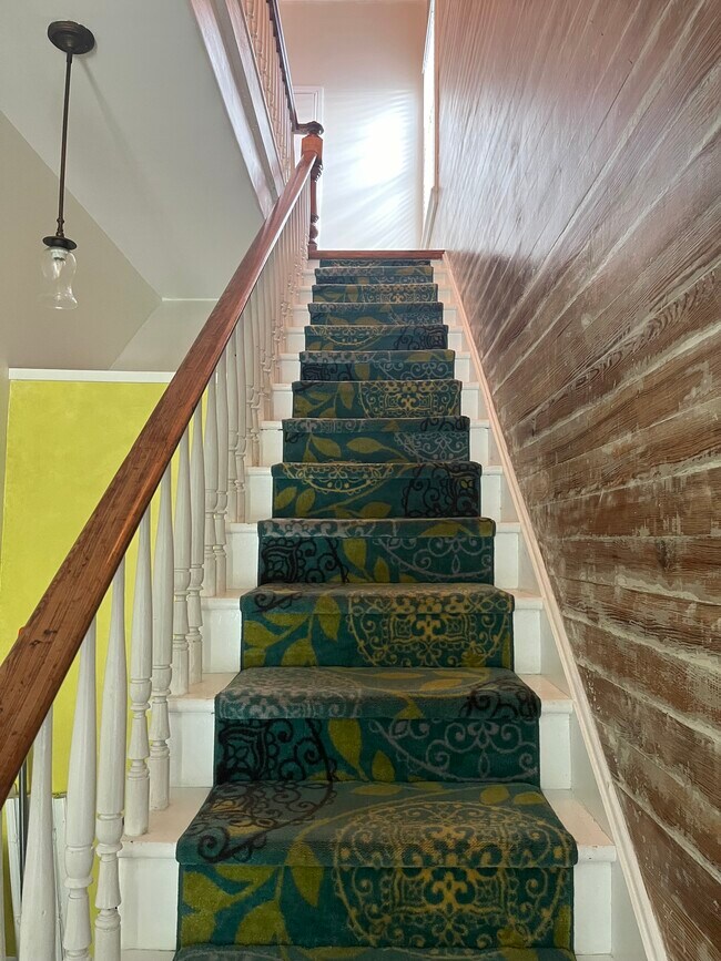 Escalera - 828 White St