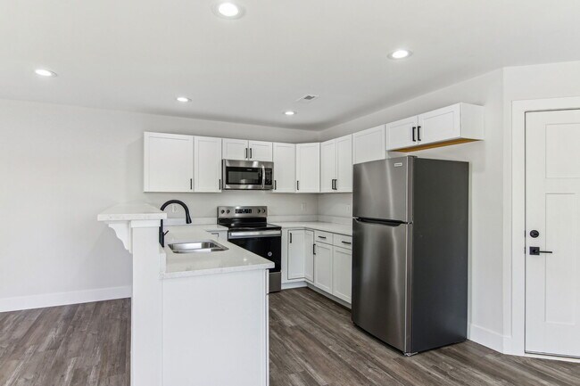 Foto del edificio - 4053 Cedar Fls Ln