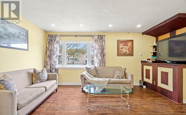 Photo du bâtiment - 25 Overture Rd