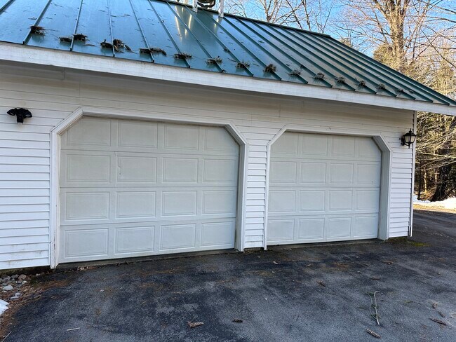 Building Photo - 10805 Hinman Rd