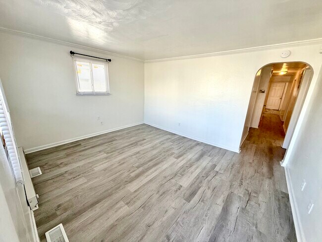 Foto del edificio - 1724 Selden Ave