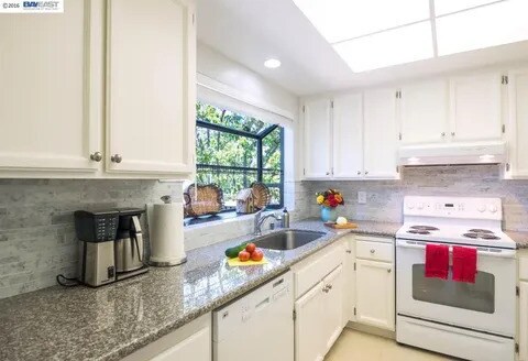 Foto del edificio - 2454 Sebastopol Ln