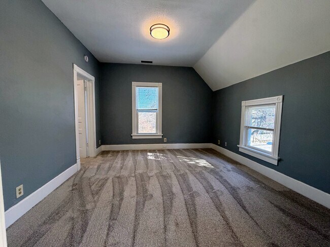 Foto del edificio - 213 S Webster St