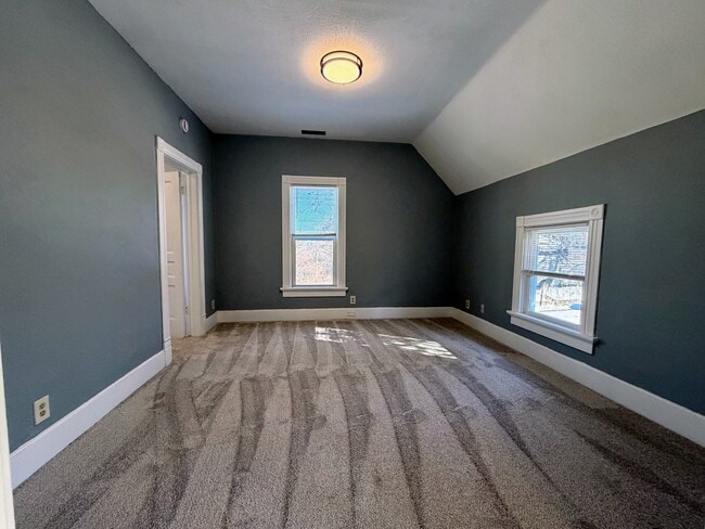 Building Photo - 213 S Webster St