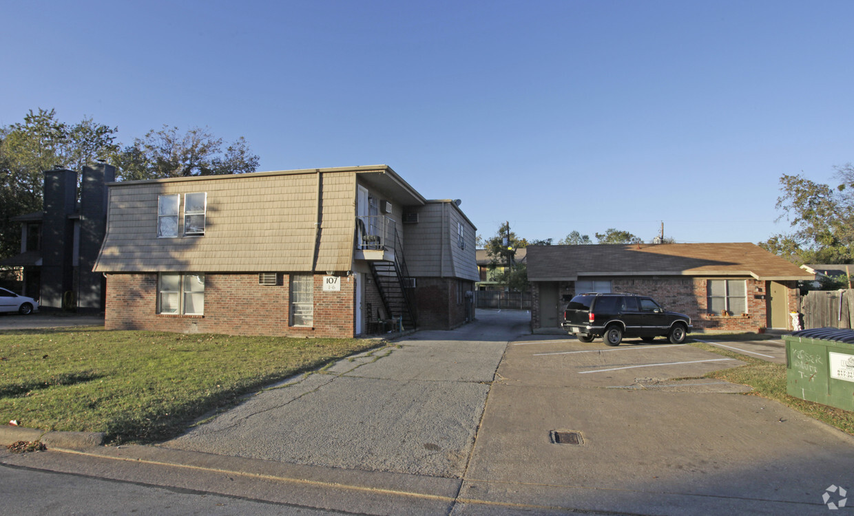 Primary Photo - 109 Maple St