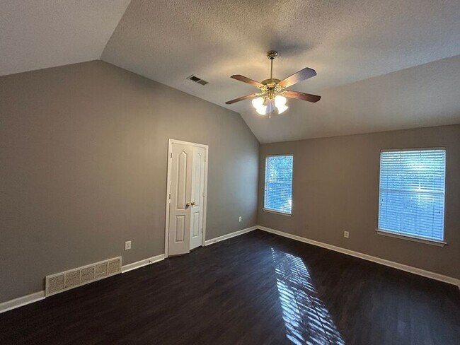 Foto del edificio - 9085 Cinderhill Cove W