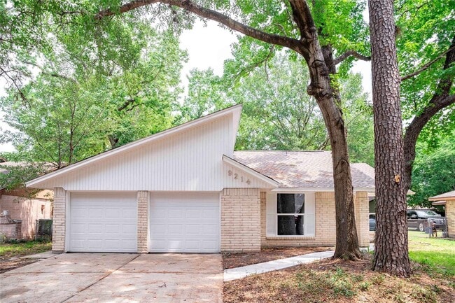 Foto del edificio - 9214 Woodland Oaks Dr