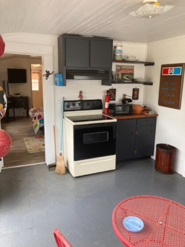 412 NW Ave C, Carrabelle, FL 32322 House for Rent in Carrabelle, FL