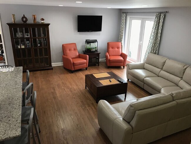 Building Photo - 322 Beverly Dr