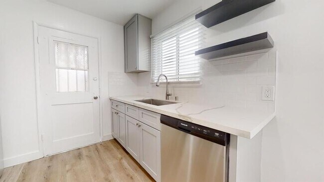 Foto del edificio - 7016 Flight Ave