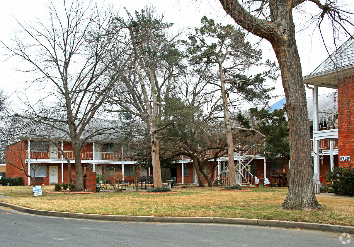 Primary Photo - Brookwood Apartments