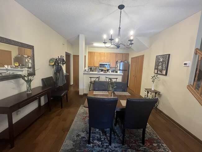 Building Photo - 2556 Mallard Dr