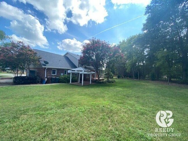 Building Photo - 111 Silver Pine Ct