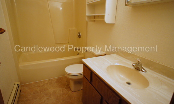Building Photo - 2450 Willow Dr