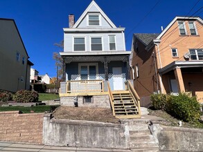 Building Photo - 2513 Spring St
