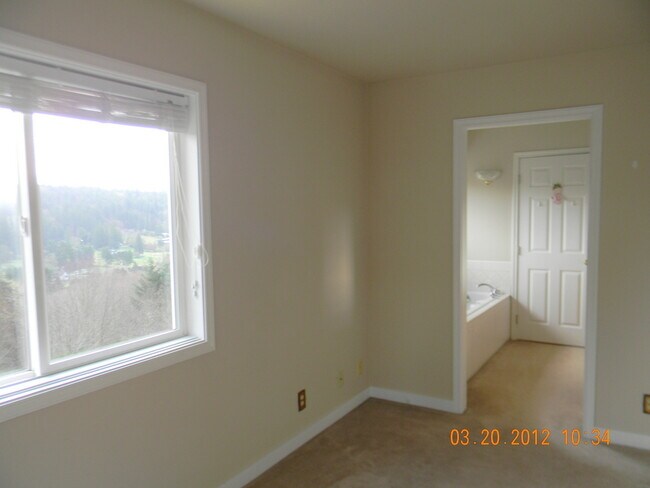 Building Photo - North Gig Harbor 3 bed 2.5 bath ~2,600sqft