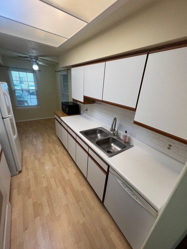 Foto del edificio - 833 Gas Light Ln