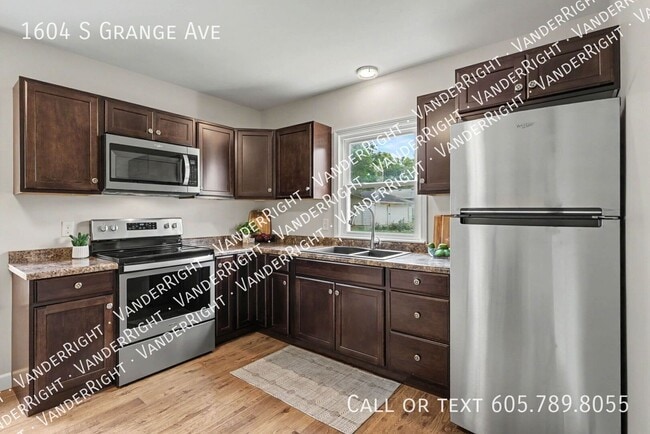 Building Photo - 1604 S Grange Ave