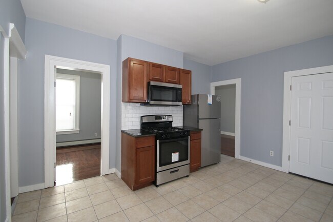 Building Photo - 273 Lloyd St