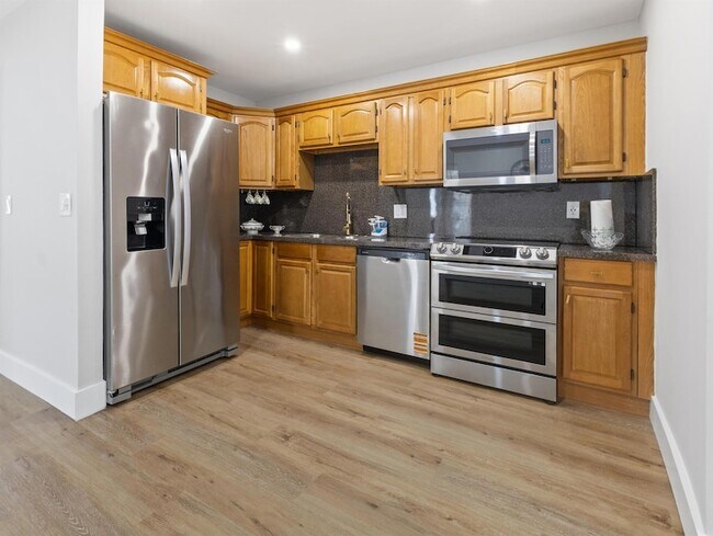 Foto del edificio - 1322 Riverside Cir