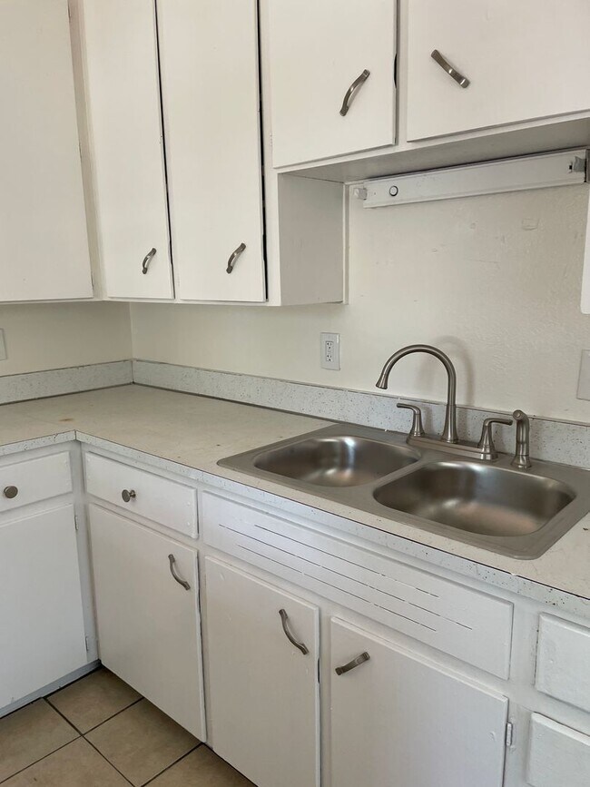 Foto del edificio - 703 E 3rd St