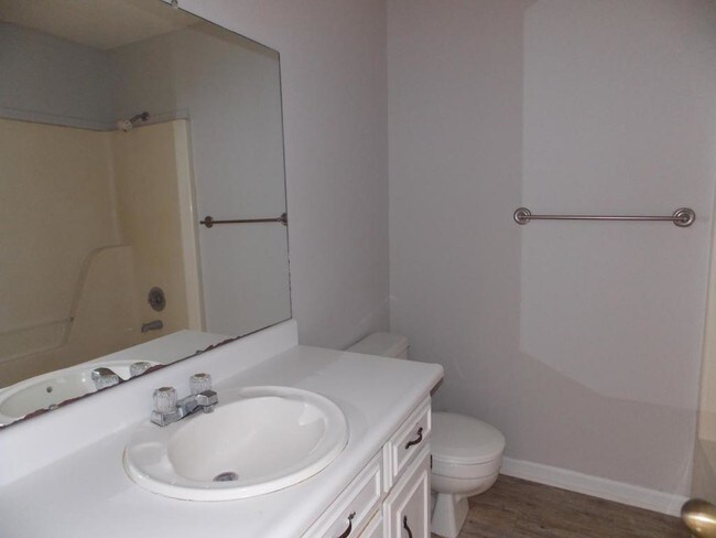 Foto del edificio - 140 Lanier Dr