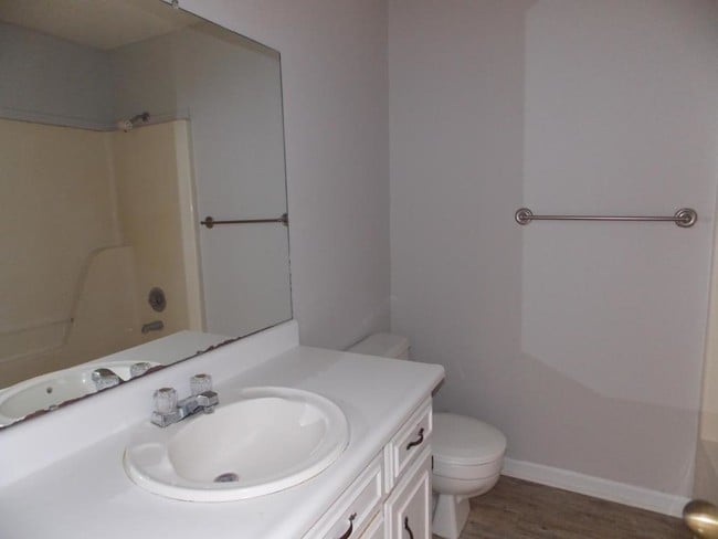 Building Photo - 140 Lanier Dr