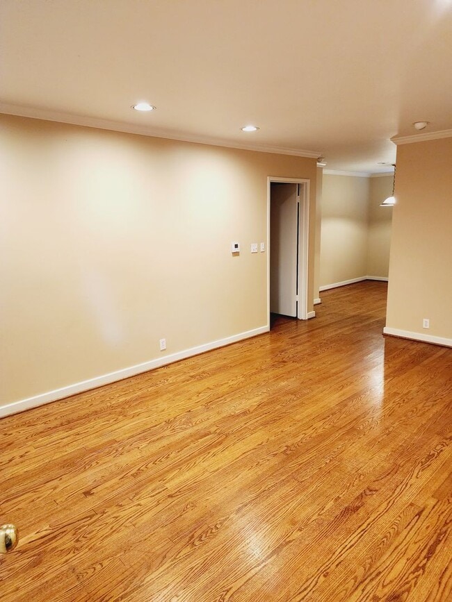 Building Photo - 109 Memory Ct