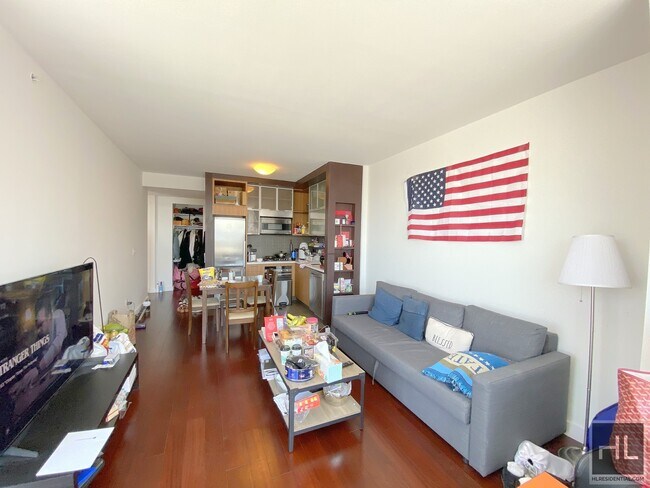 Building Photo - 620 W 42nd St
