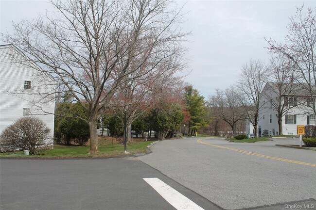 Foto del edificio - 12 Lexington Hills Rd