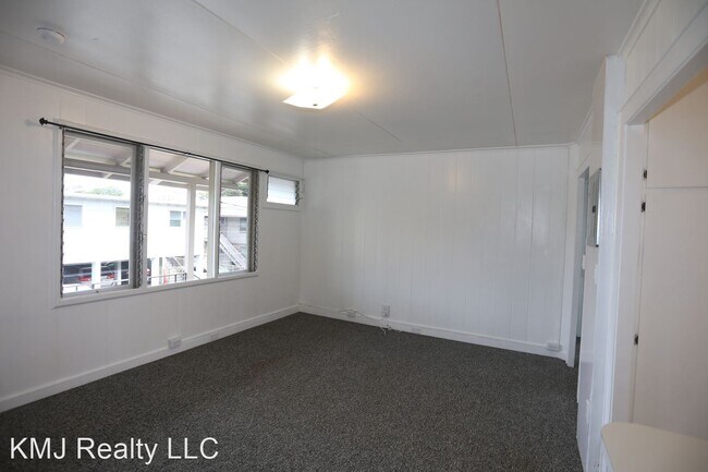 Building Photo - 2 br, 1 bath House - 2970 Varsity Cir., #C