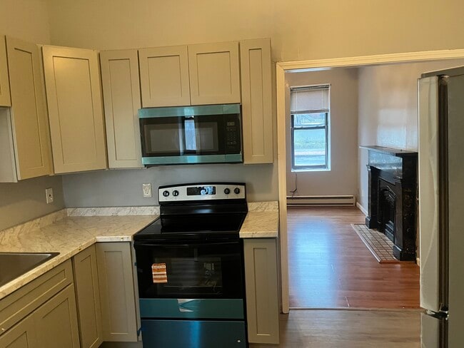 Building Photo - 77 Ten Broeck St