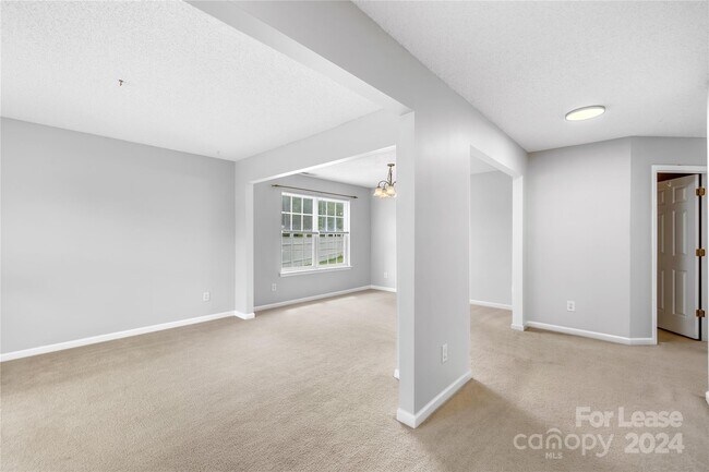 Building Photo - 10405 Plantain Ct