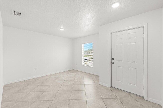 Foto del edificio - 566 SW Grove Ave