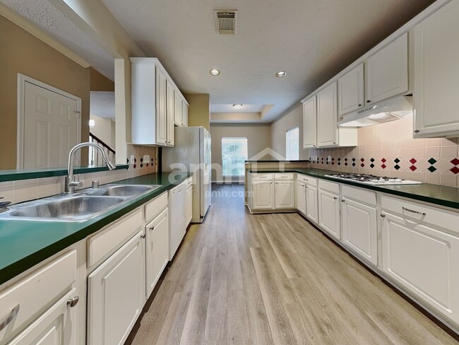 Foto del edificio - 11911 Lakewood Hills Dr