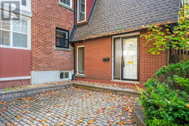 Building Photo - 100 Maple Ln