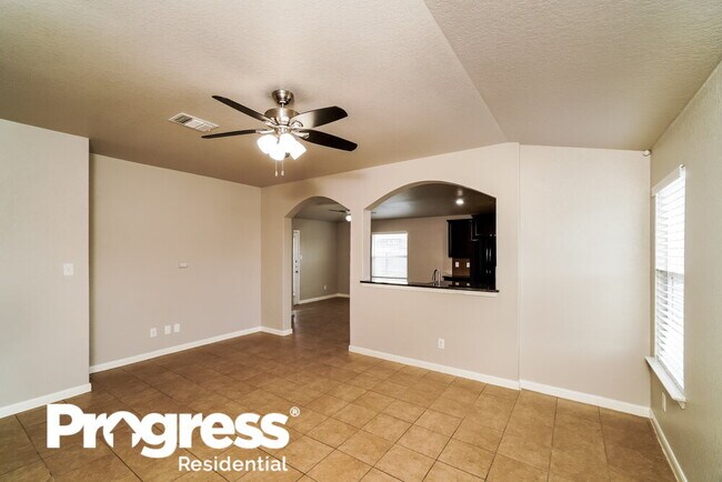 Building Photo - 724 Spectrum Dr