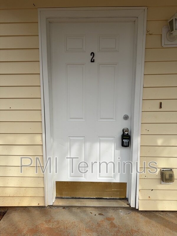 Building Photo - 5001 Hawthorne Ct