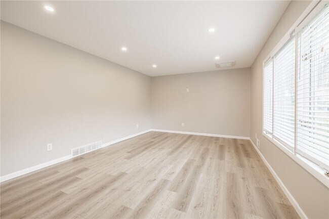 Foto del edificio - 27 Homestead Dr