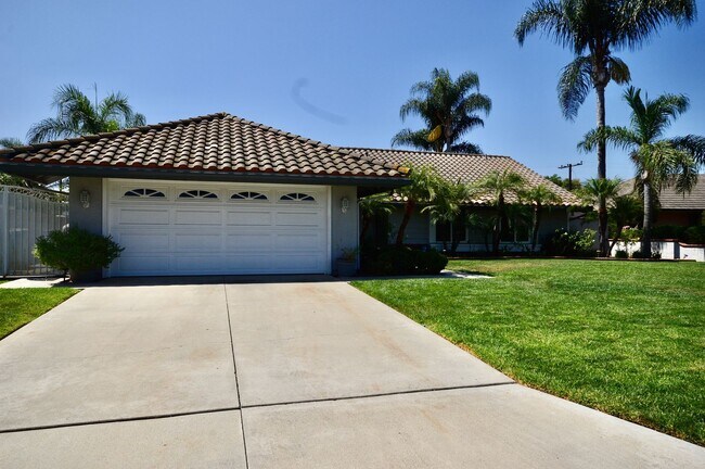Building Photo - Beautiful 4 Bedroom Pool Home in Yorba Linda