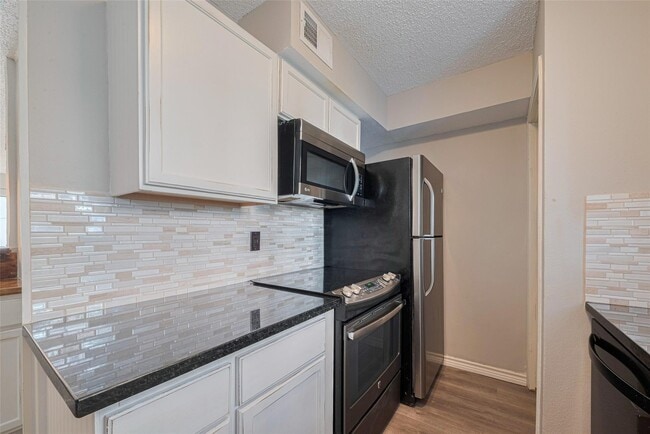 Building Photo - 12100 Melville Dr