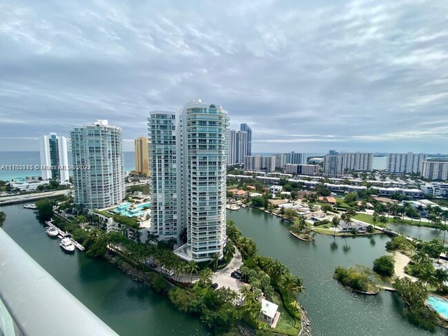 Foto del edificio - 330 Sunny Isles Blvd