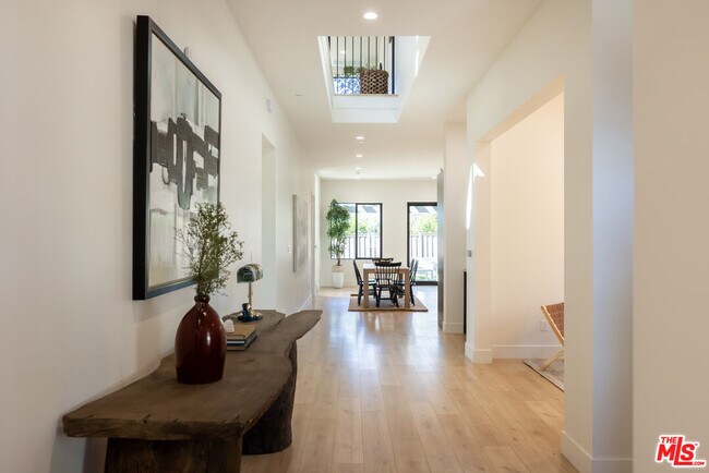 Foto del edificio - 7331 Whitaker Ave