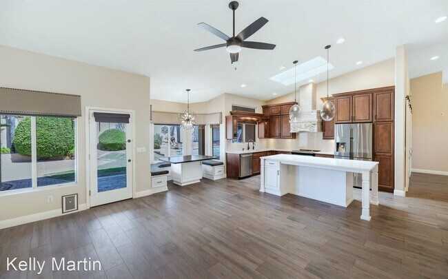 Foto del edificio - 4 br, 2 bath House - 5664 E Kings Ave